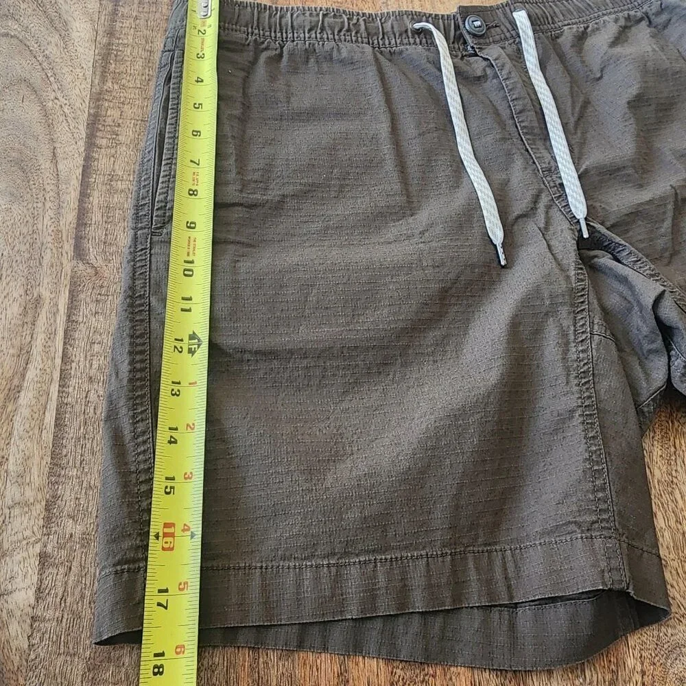 Vuori Shorts Mens Medium Green Ripstop Elastic Waist Drawstring Hiking Casual